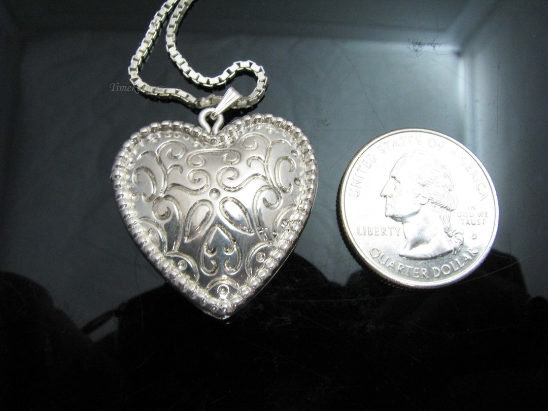 b812 Pretty Sterling Silver Puffed Heart Pendant on an 18" Box Chain