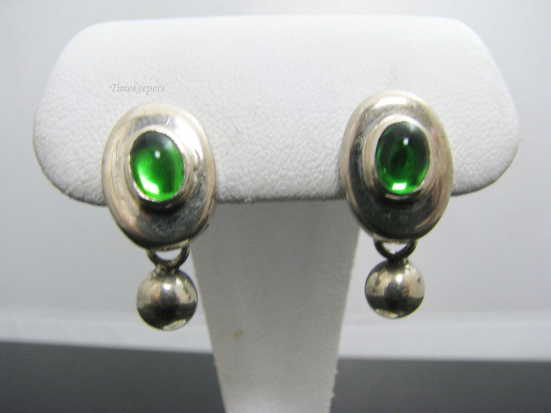 b828 Pretty Sterling Silver and Green Cabochon Stone Earrings