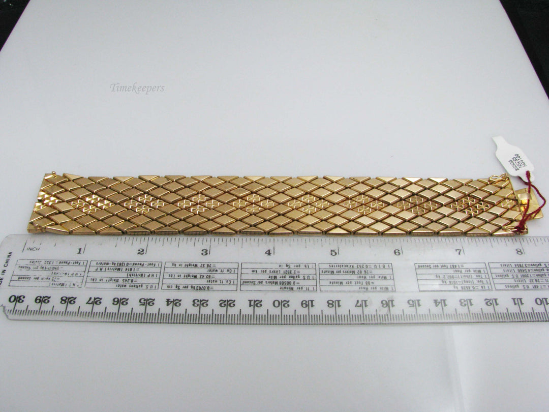 b837 Gorgeous 18kt Yellow Gold Diamond Shaped Link Bracelet