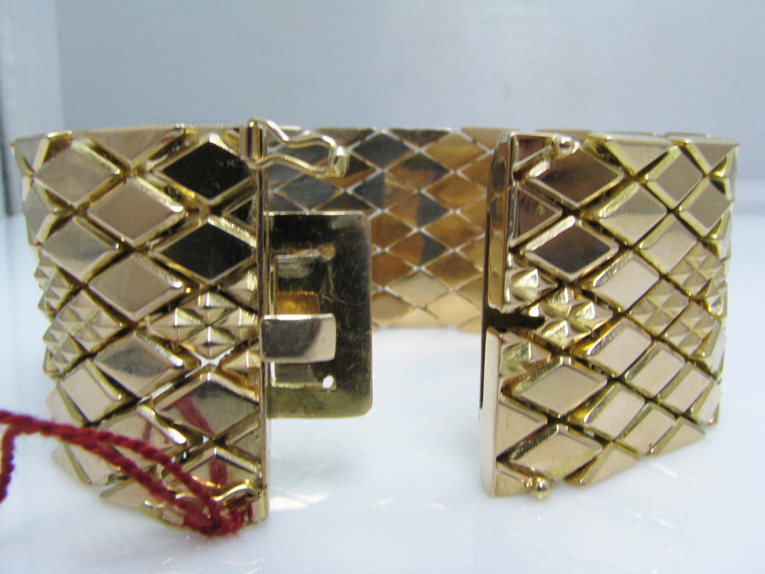 b837 Gorgeous 18kt Yellow Gold Diamond Shaped Link Bracelet