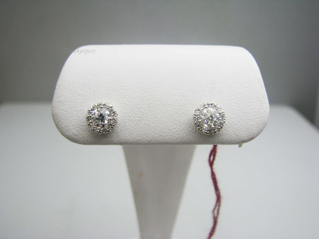 b462 Gorgeous 14kt White Gold Diamond Earring Studs