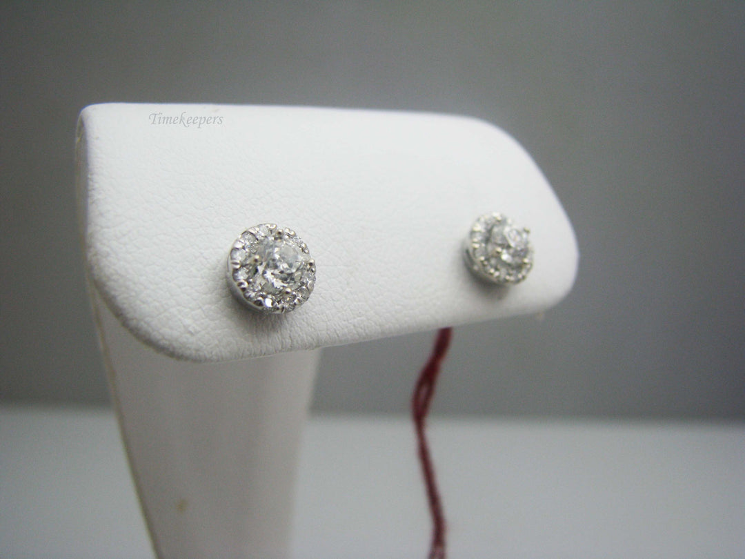 b462 Gorgeous 14kt White Gold Diamond Earring Studs