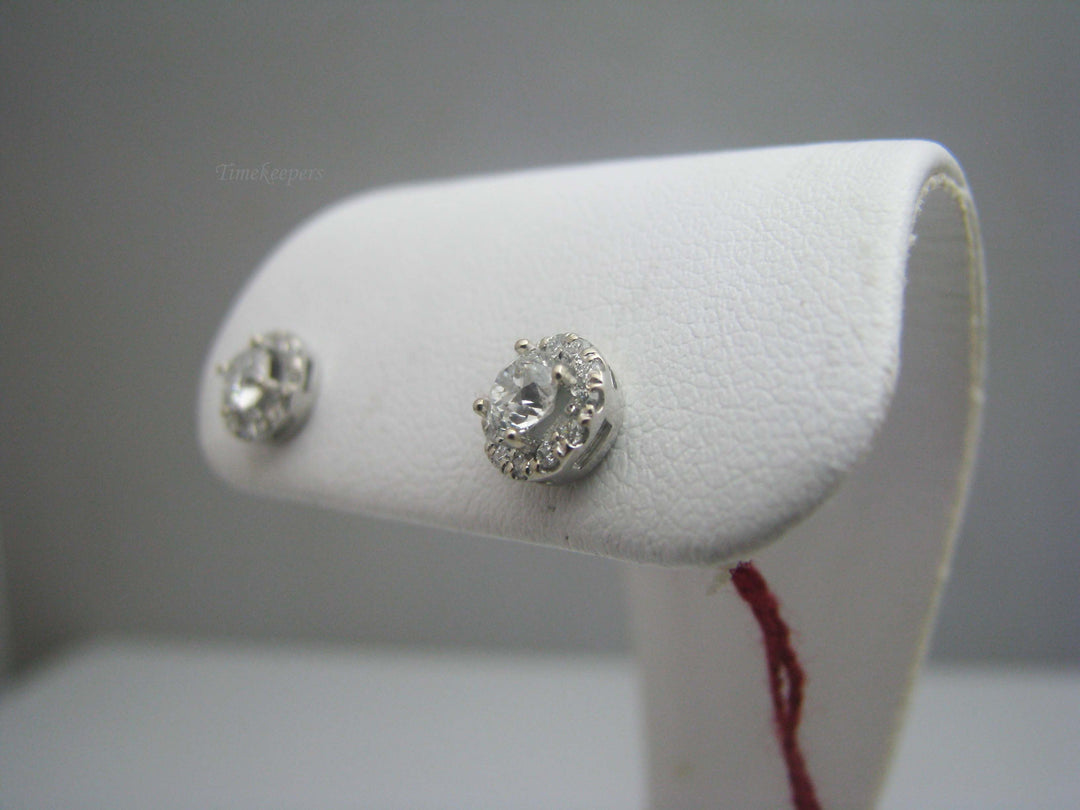 b462 Gorgeous 14kt White Gold Diamond Earring Studs