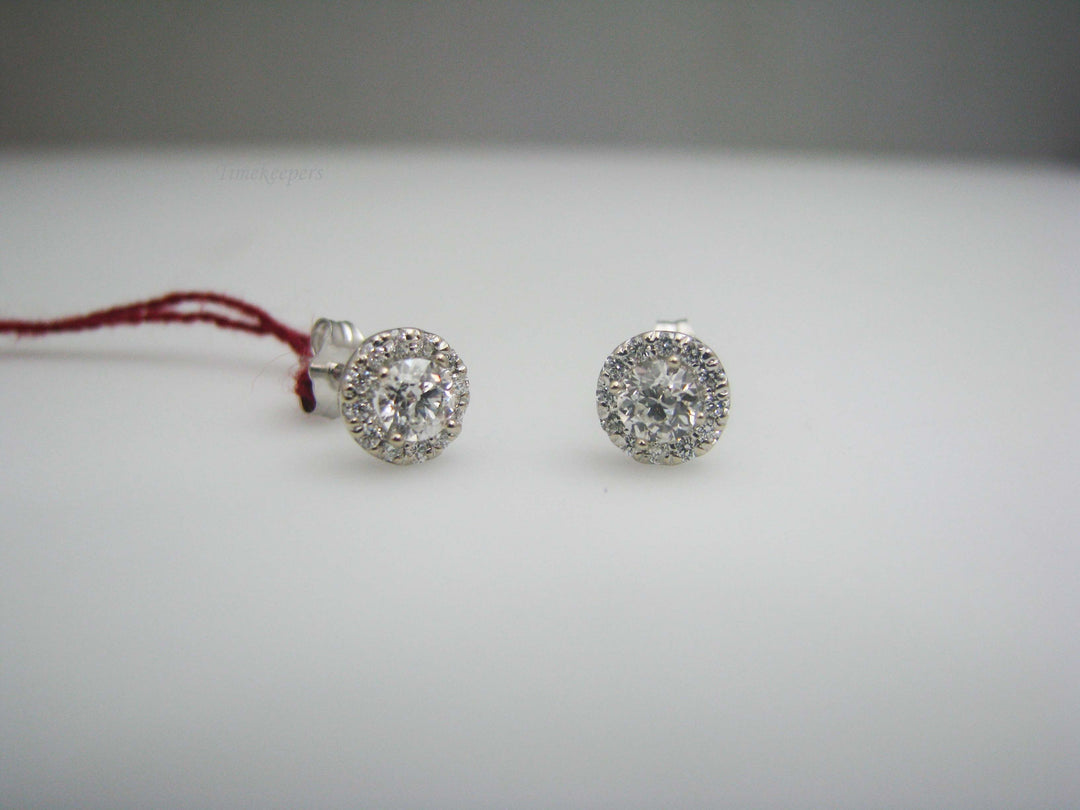 b462 Gorgeous 14kt White Gold Diamond Earring Studs