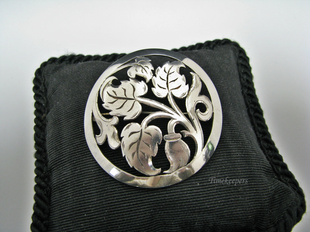 H191 Beautiful Brooch/ Pin with Leaves in Sterling Silver