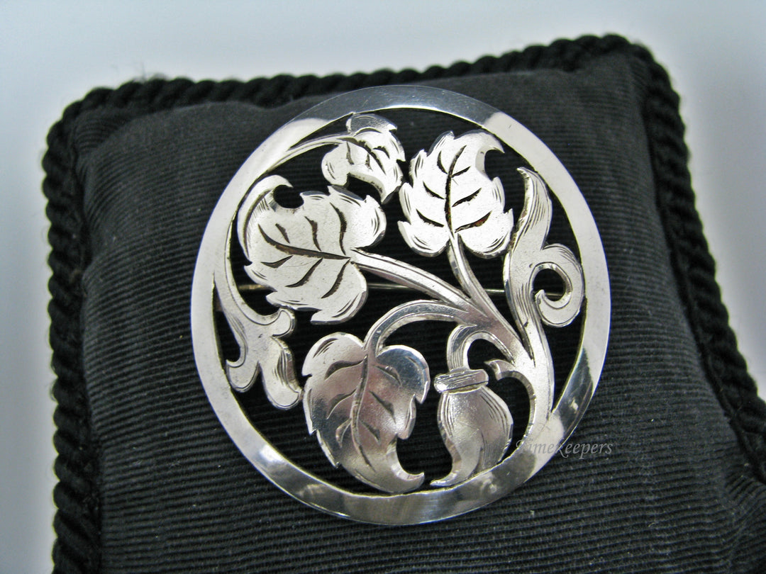 H191 Beautiful Brooch/ Pin with Leaves in Sterling Silver