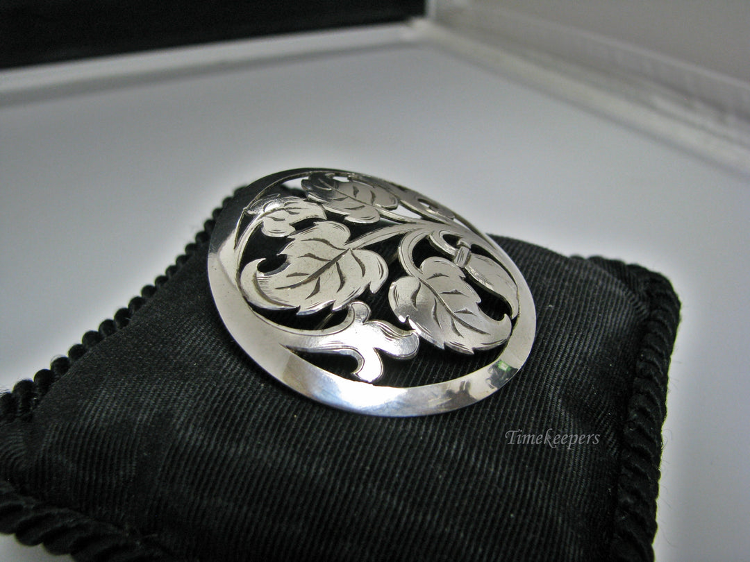 H191 Beautiful Brooch/ Pin with Leaves in Sterling Silver