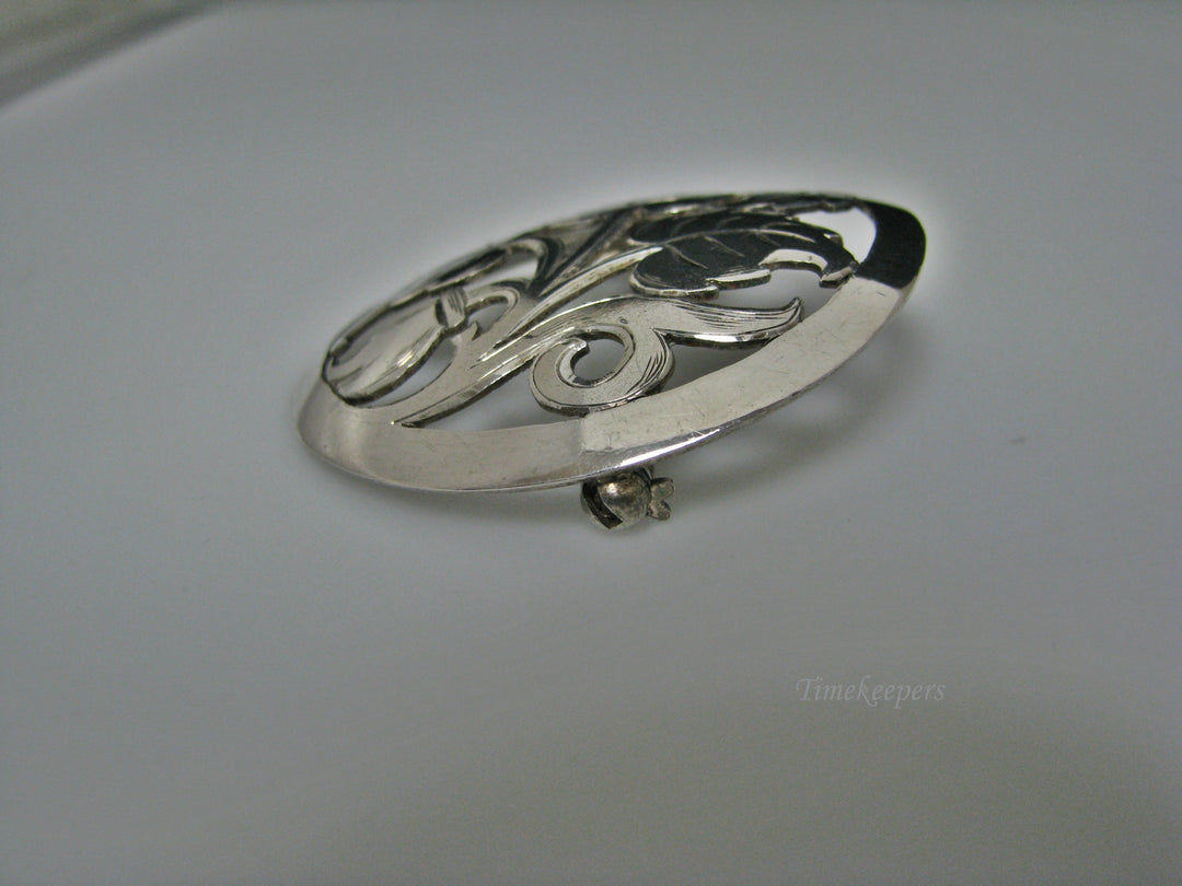 H191 Beautiful Brooch/ Pin with Leaves in Sterling Silver