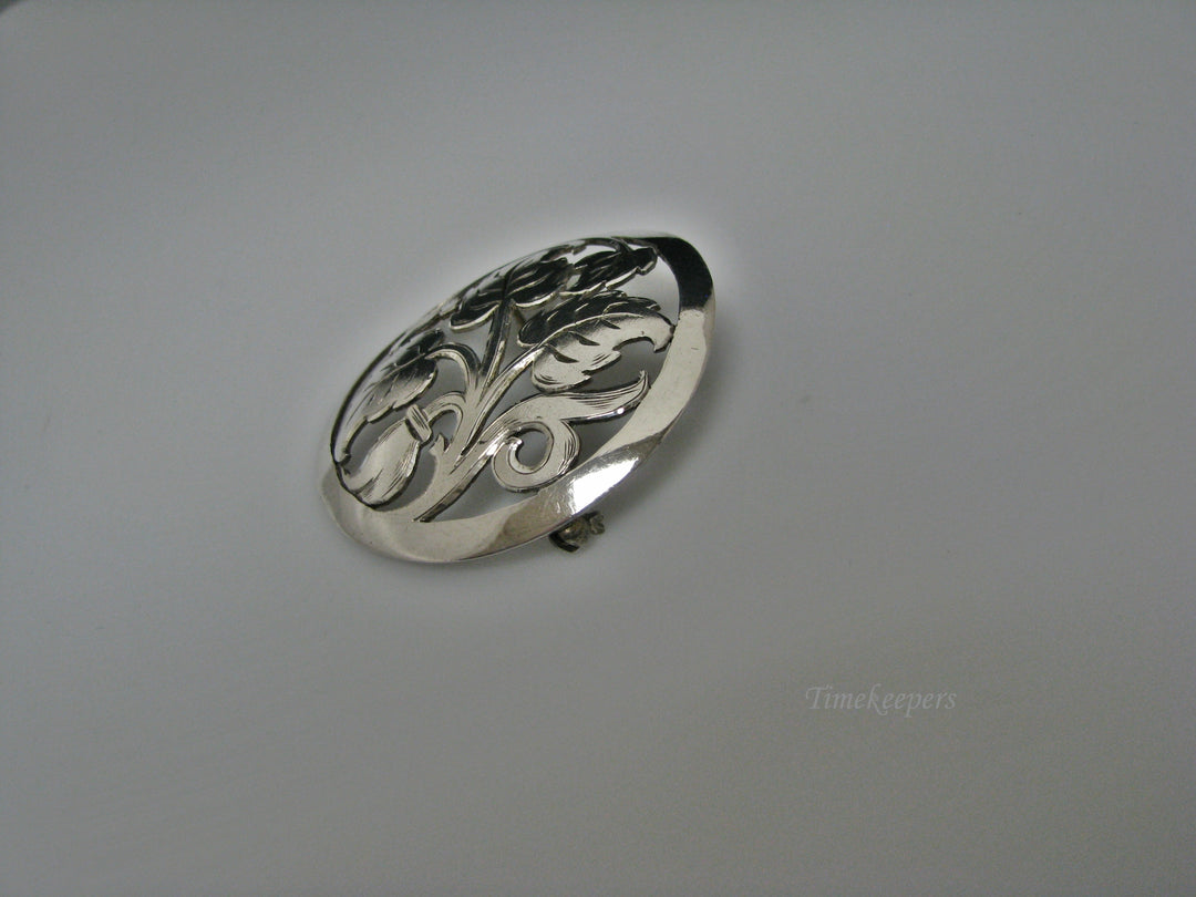 H191 Beautiful Brooch/ Pin with Leaves in Sterling Silver