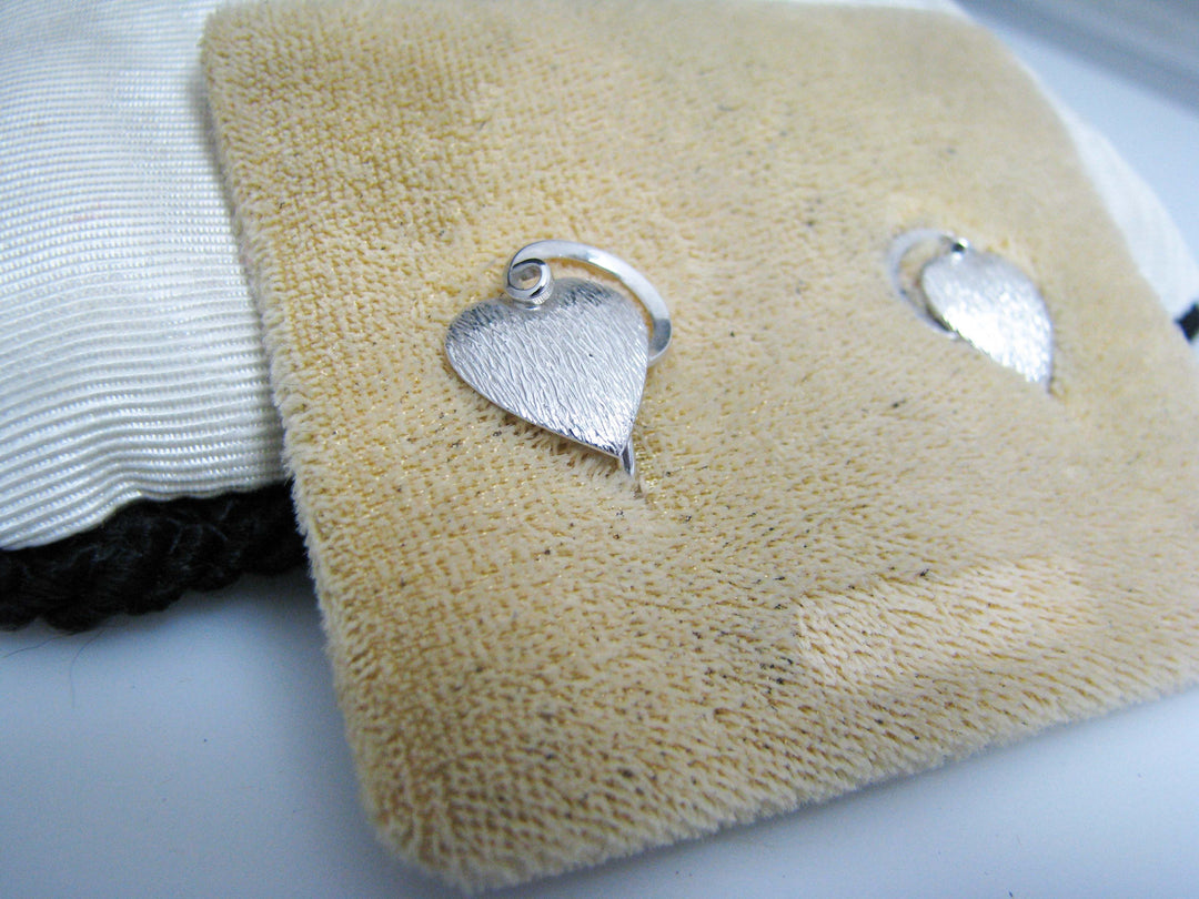 j116 New/ Old Stock Sterling Silver Heart Clip On Earrings