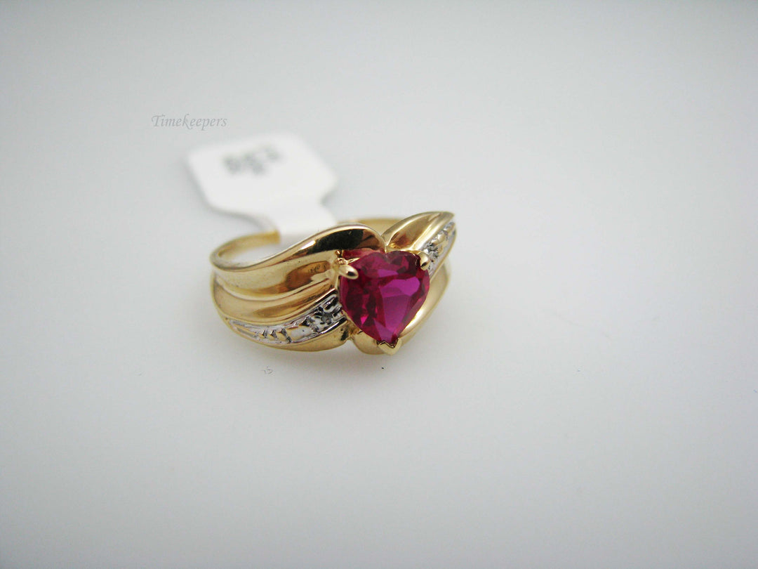 b471 Pretty 10kt Yellow Gold Synthetic Heart Ruby Ring