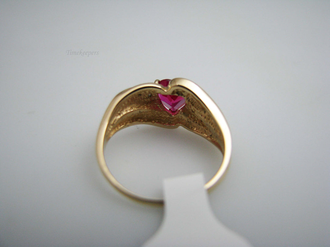 b471 Pretty 10kt Yellow Gold Synthetic Heart Ruby Ring