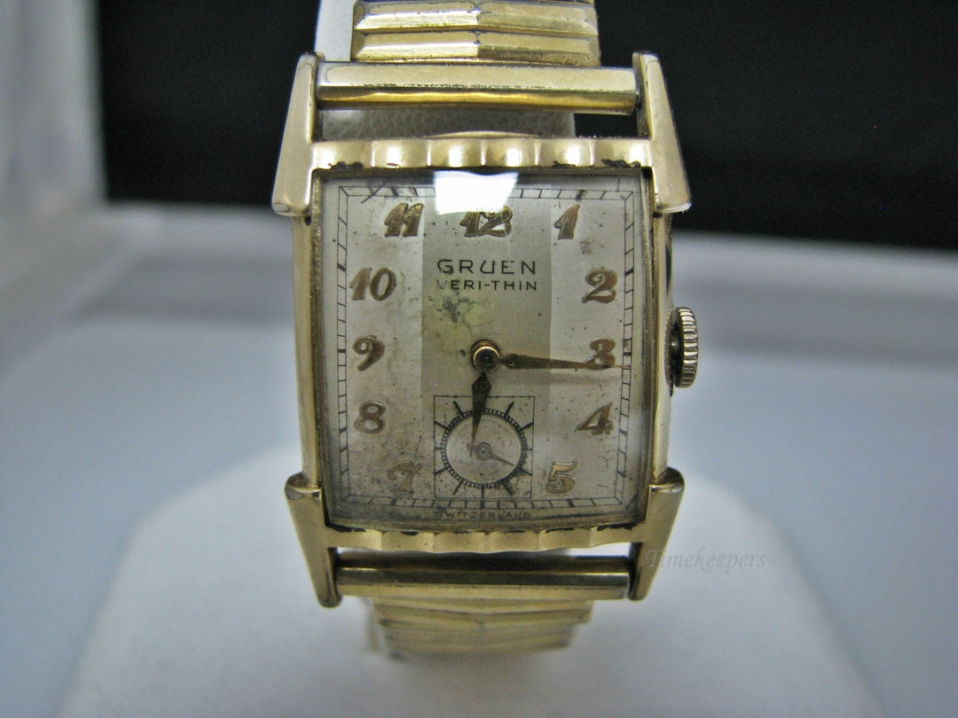 H231 Beautiful Gruen Mechanical Hand Wind Watch with Second Sub-Dial from 1940s