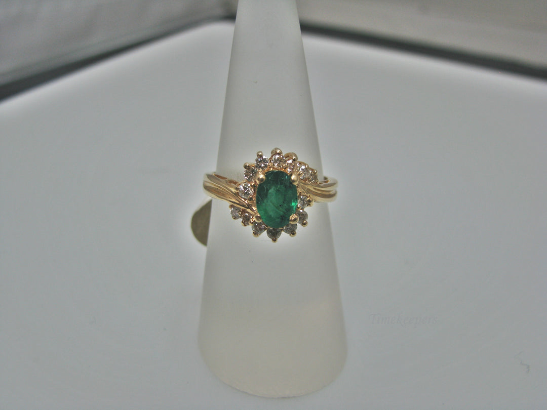 H278 Cute Diamond Ring with Emerald in the Center in 14k Yellow Gold Size 6.25