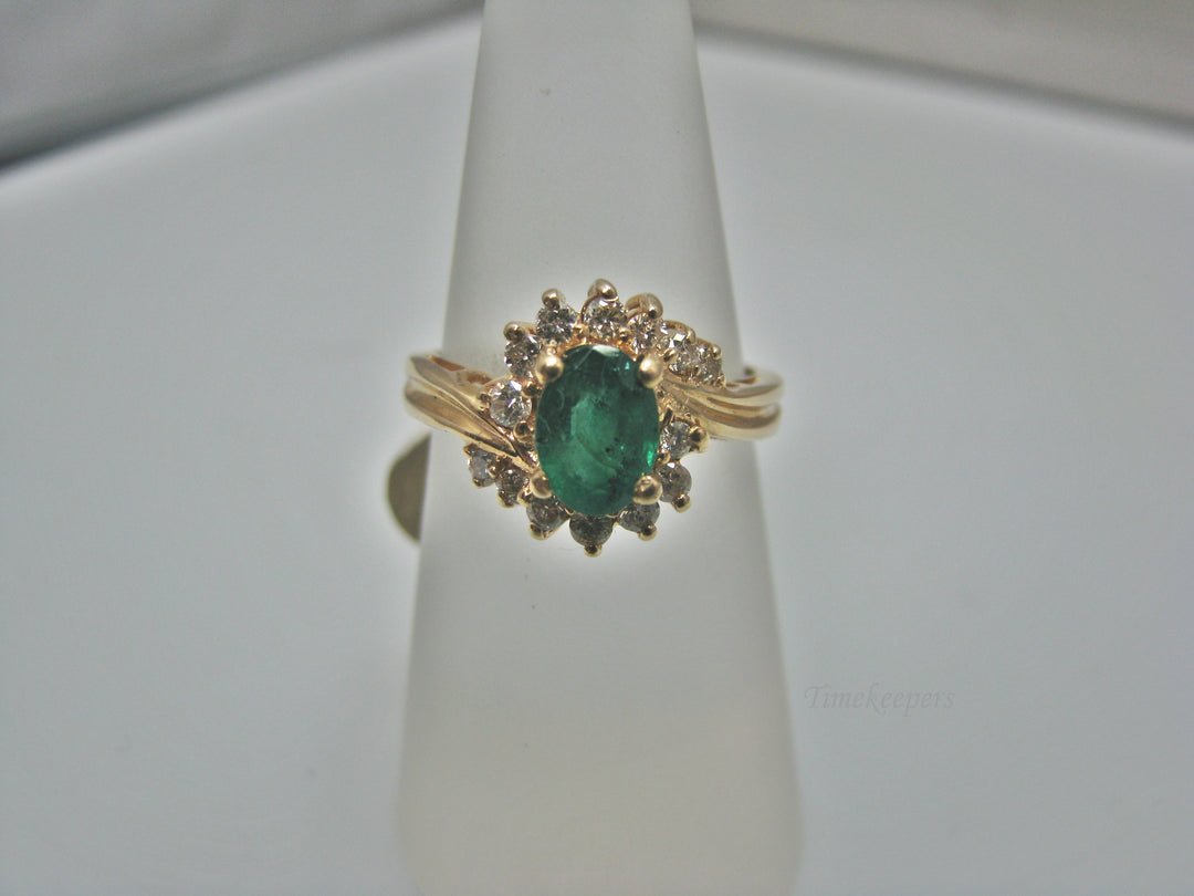 H278 Cute Diamond Ring with Emerald in the Center in 14k Yellow Gold Size 6.25