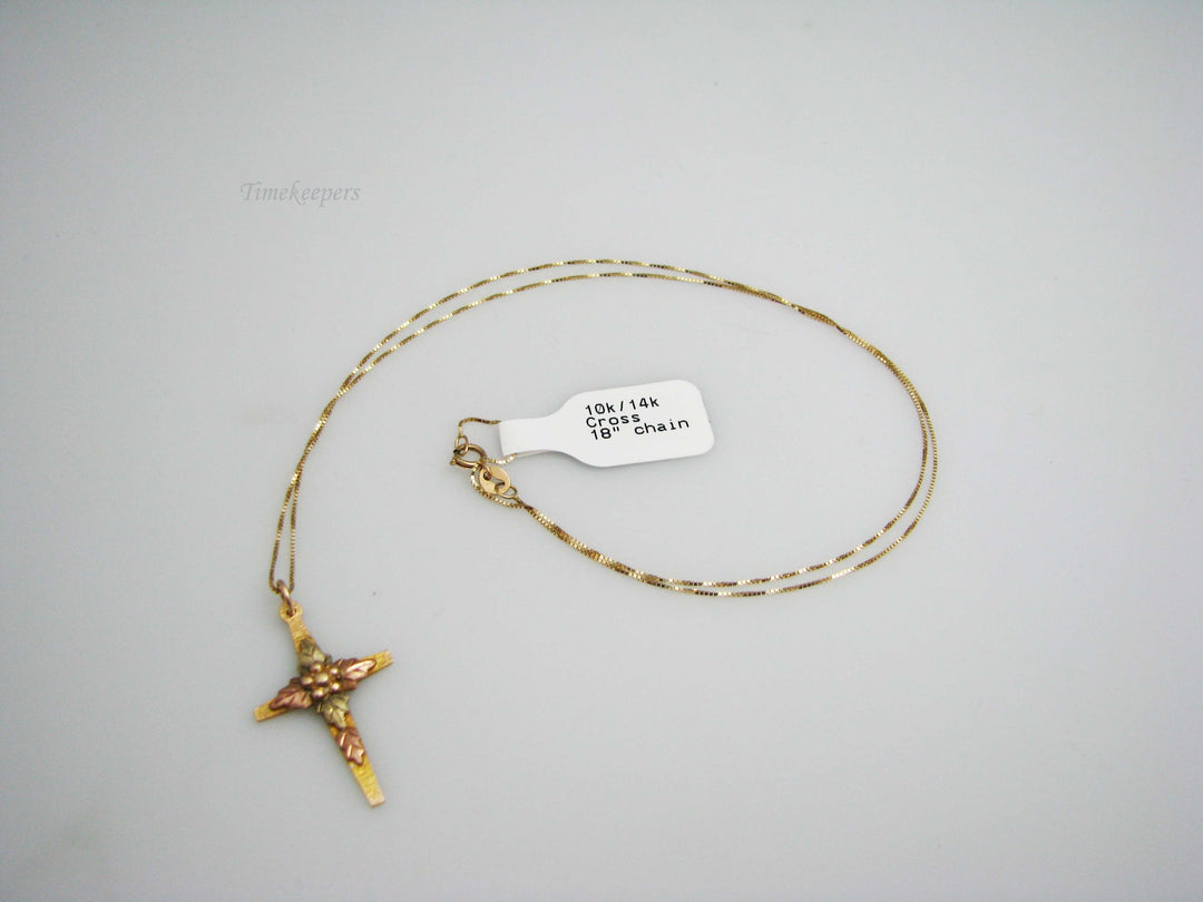 b399 Stunning 10kt Multi-color Gold Cross on a 14kt Yellow Gold chain