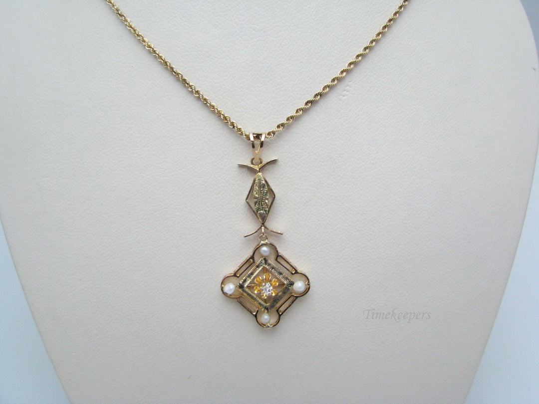 j177 Beautiful Vintage 10k Yellow Gold Diamond and (4) Pearl Pendant