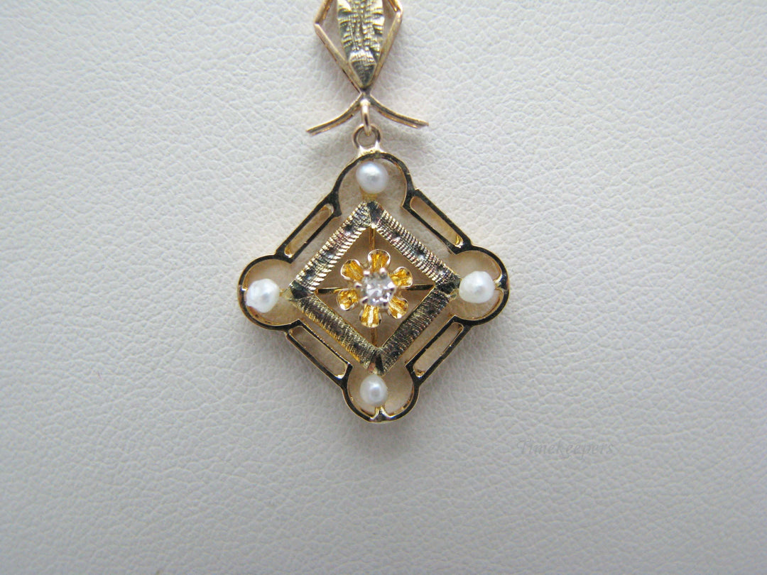 j177 Beautiful Vintage 10k Yellow Gold Diamond and (4) Pearl Pendant