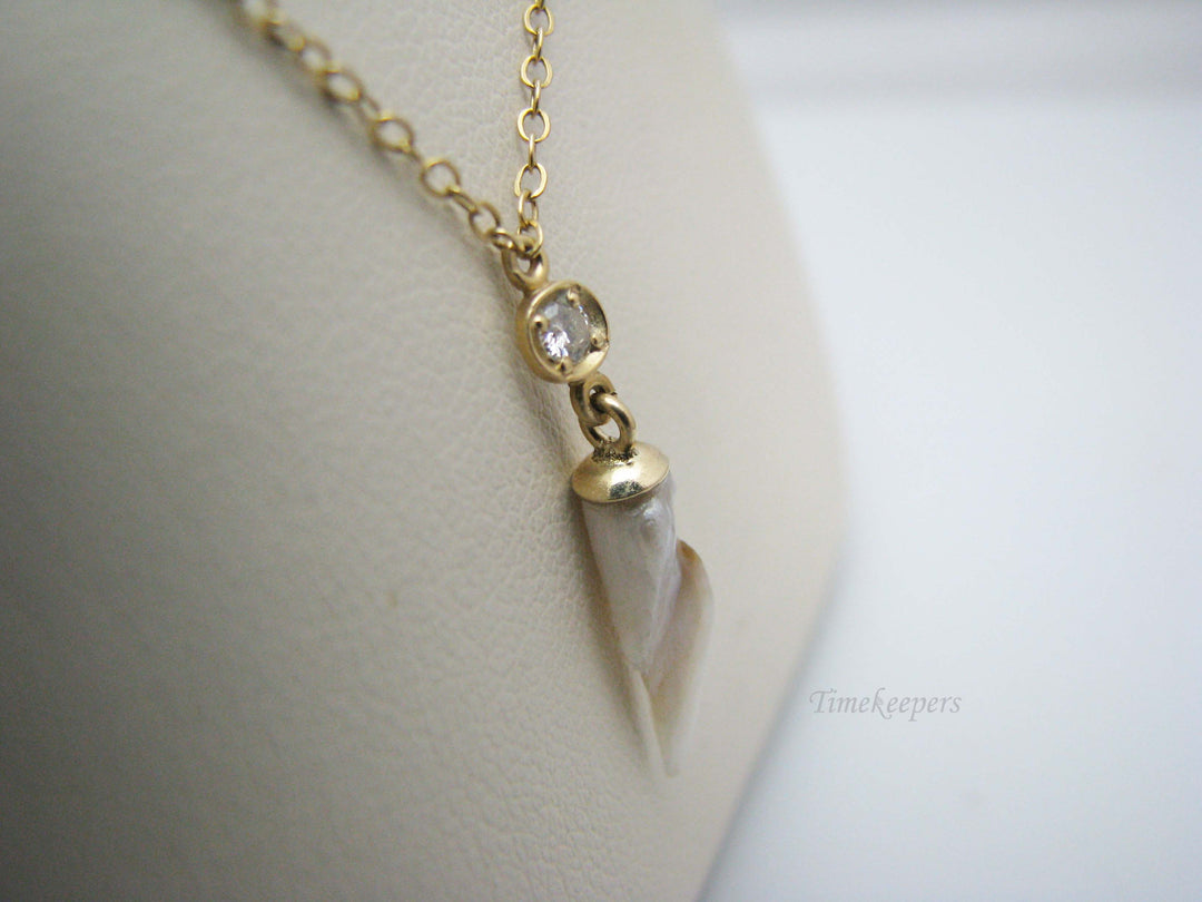 j179 Unique Vintage 14k Yellow Gold Nacre Pearl and Diamond Pendant