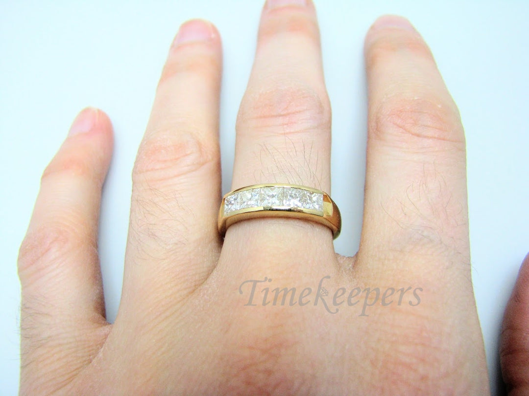 H302 Beautiful Diamond 14k Yellow Gold Wedding Band in Size 6.75