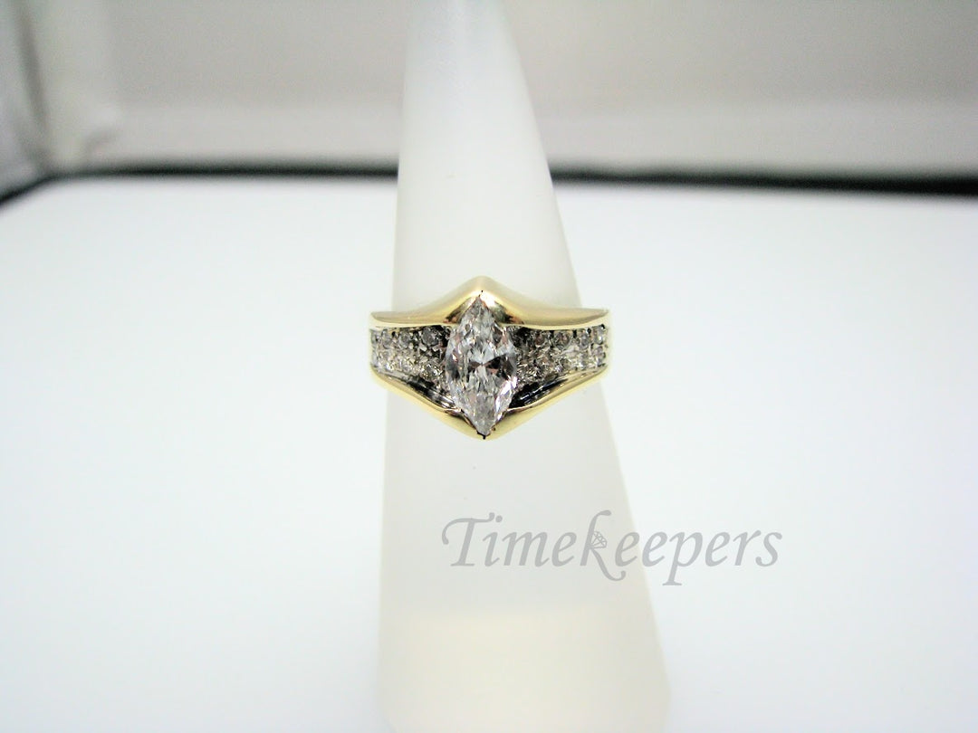 H312 Stunning Diamond 18k Yellow Gold Engagement Ring in Size 5