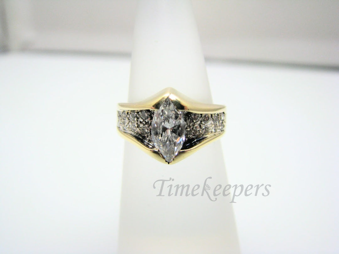 H312 Stunning Diamond 18k Yellow Gold Engagement Ring in Size 5