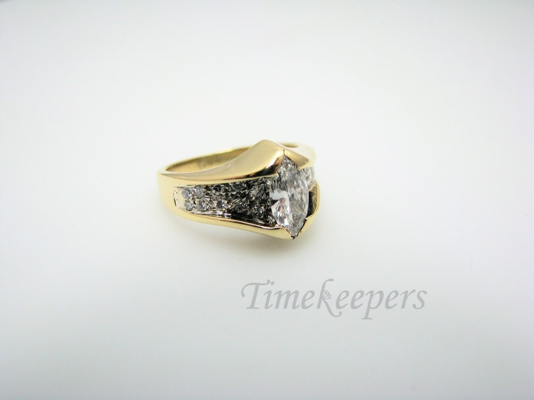 H312 Stunning Diamond 18k Yellow Gold Engagement Ring in Size 5