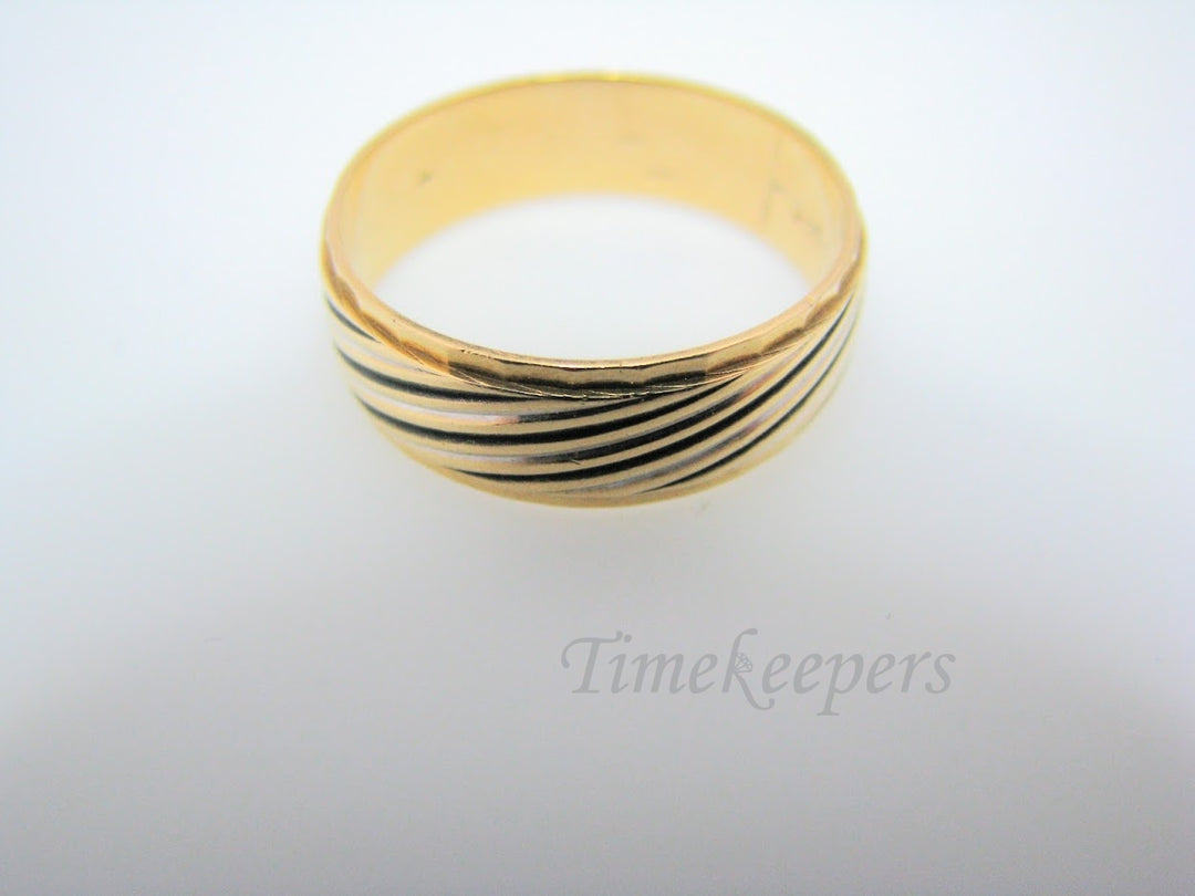 H362 Unique 14k Yellow Gold Wedding Band in Size 9.5