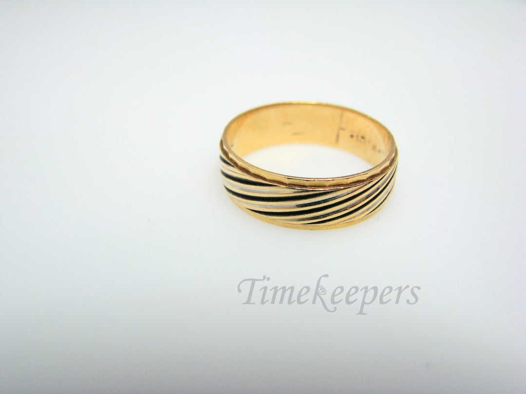 H362 Unique 14k Yellow Gold Wedding Band in Size 9.5