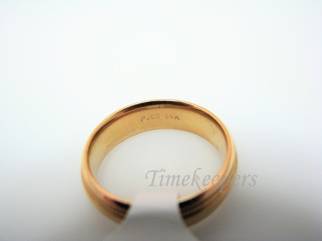 H364 Beautiful 14k Yellow Gold Wedding Band in Size 7
