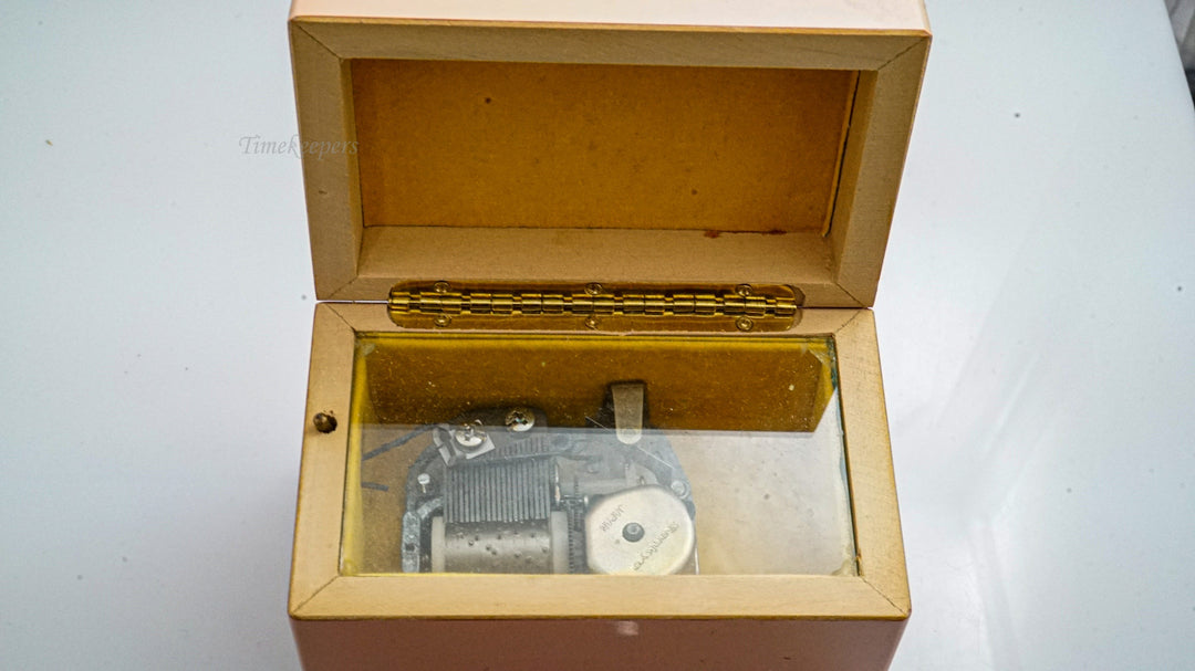 K136 Vintage Enesco Music Box