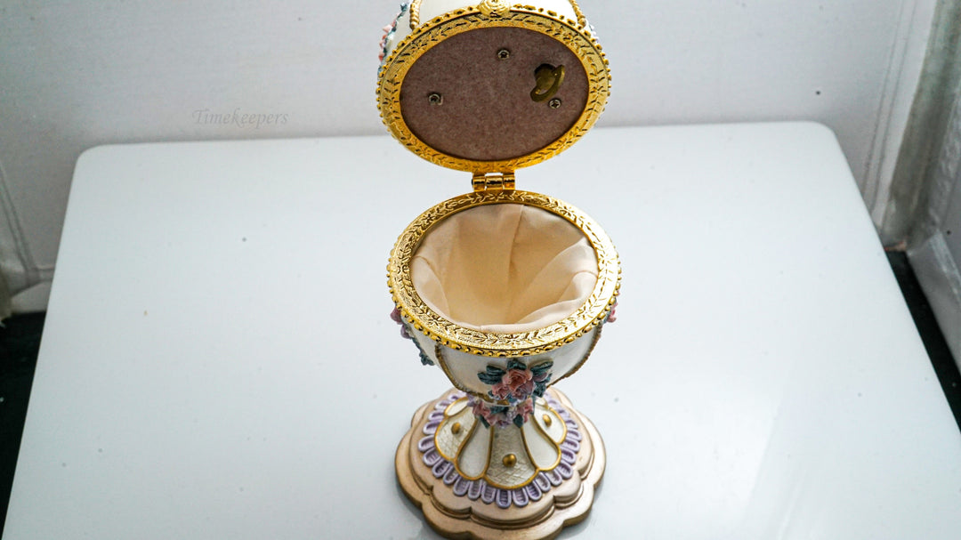 k151 Decorative Hinged Egg-Shape Trinket Box