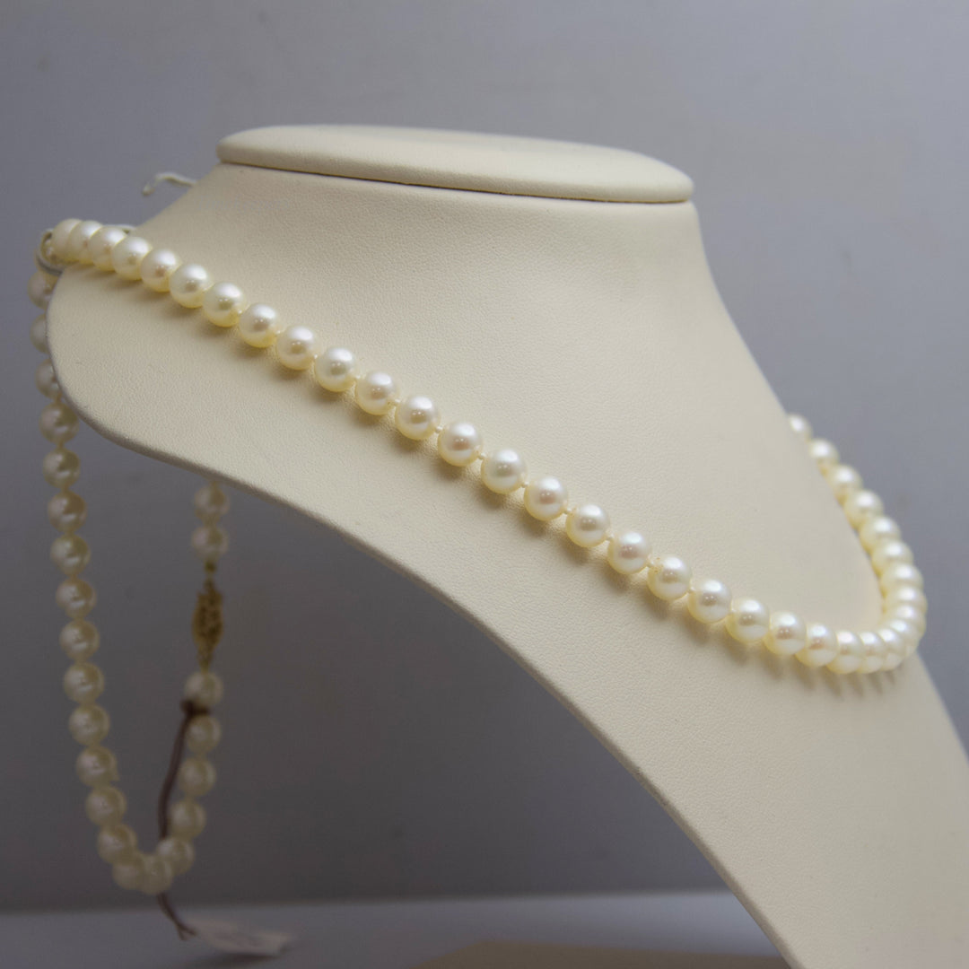 d563 Lovely 14kt Yellow Gold 24" Pearl Necklace