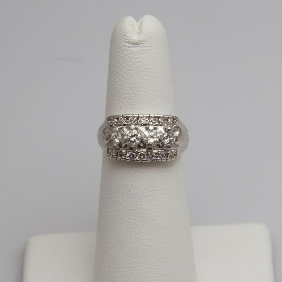 d594 Beautiful 14k White Gold Diamond Ring