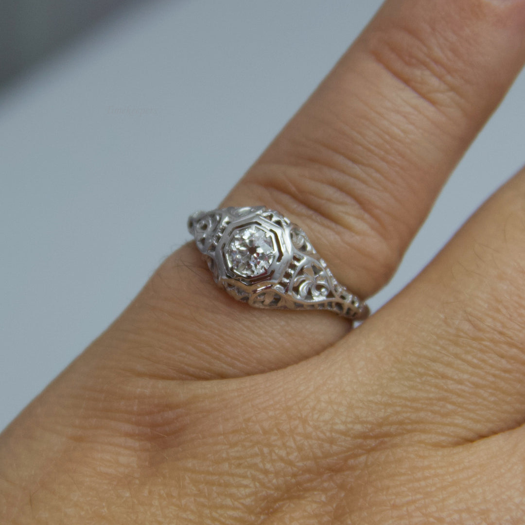 d605 Dazzling 18k White Gold Diamond Engagement Ring