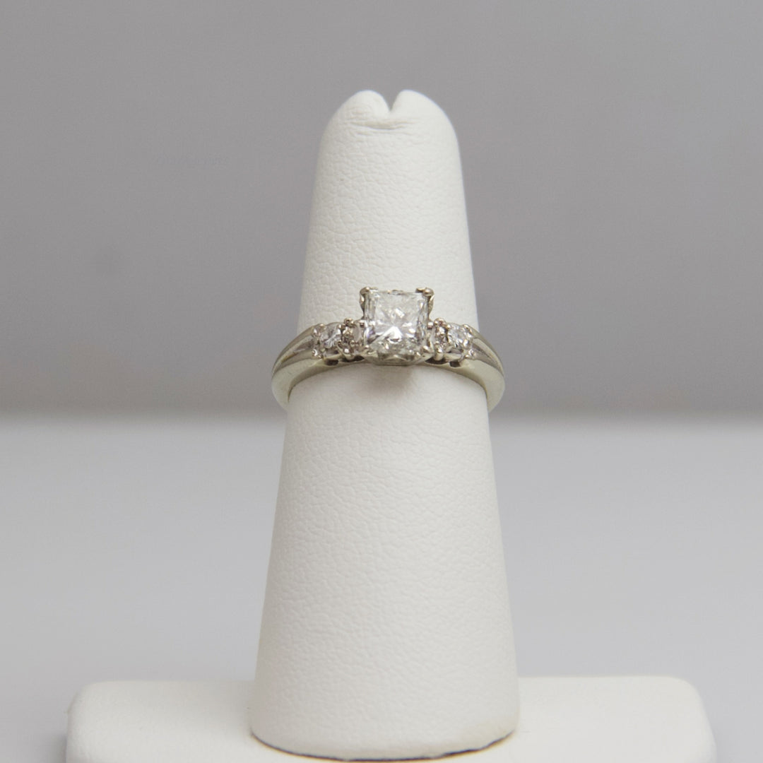 d621 Dazzling 14k White Gold Diamond Engagement Ring