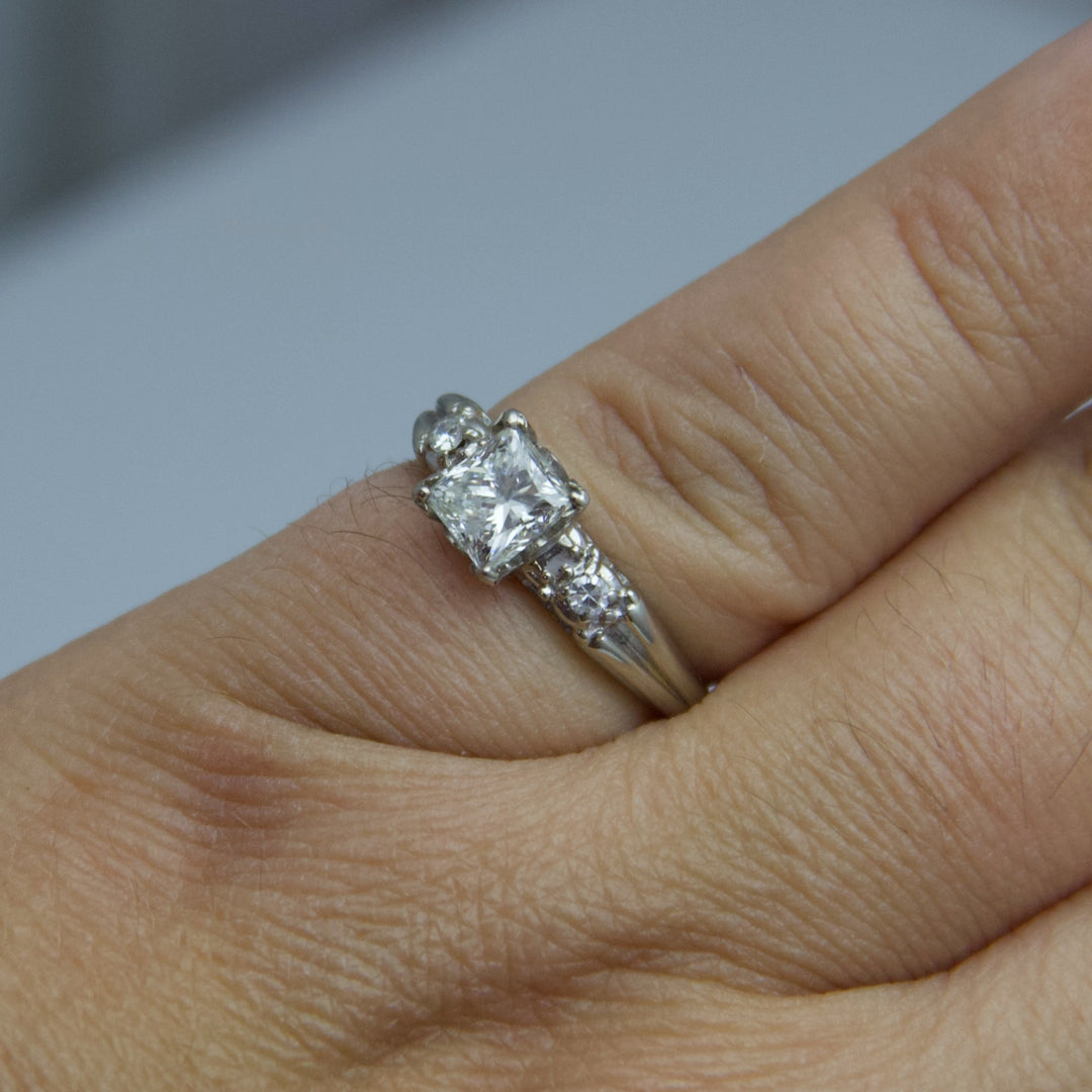 d621 Dazzling 14k White Gold Diamond Engagement Ring