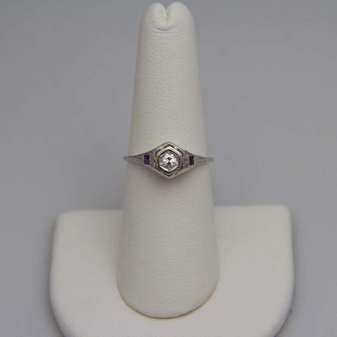 d639 Elegant 14k White Gold Diamond Engagement Ring