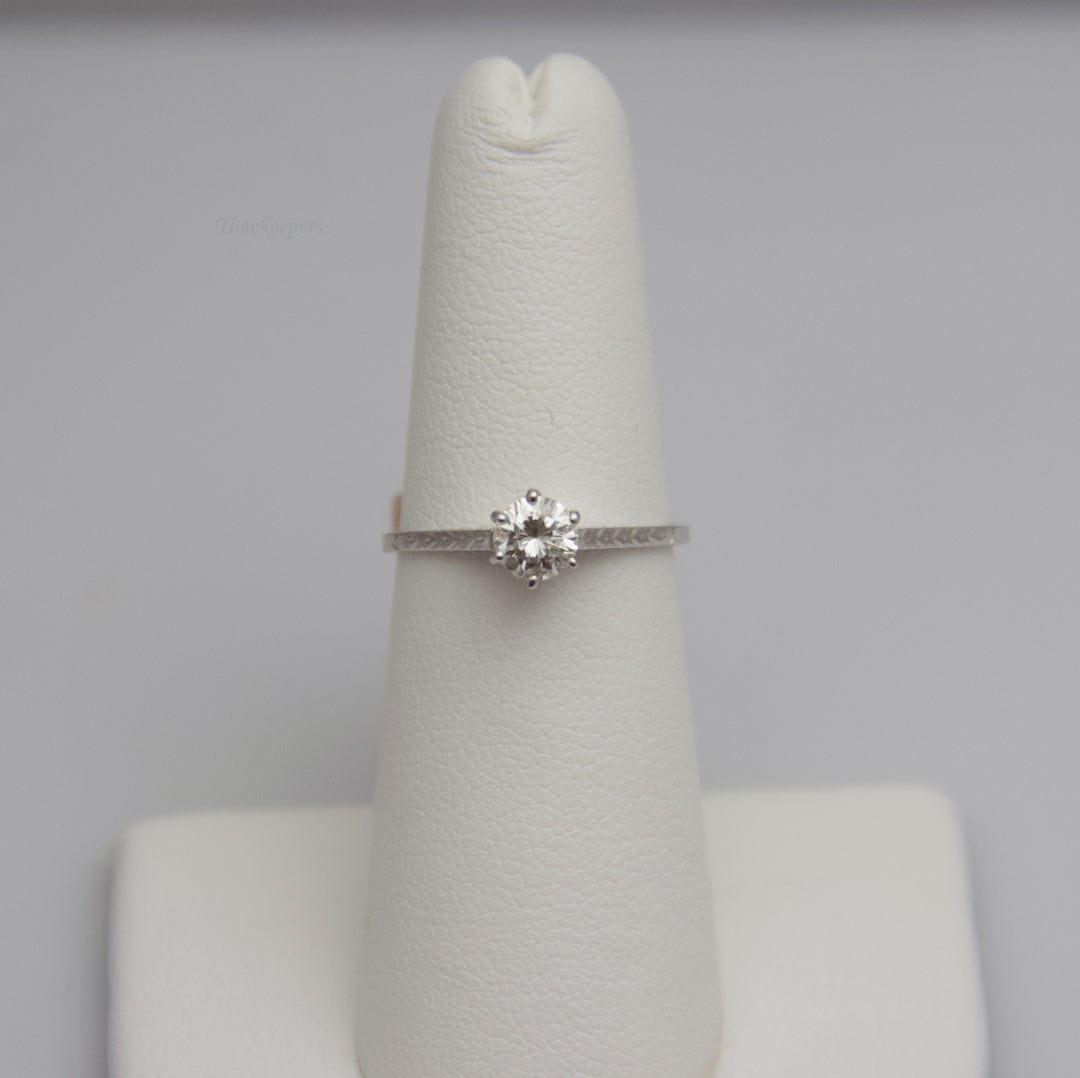 d651 Dazzling 18k White Gold Diamond Engagement Ring