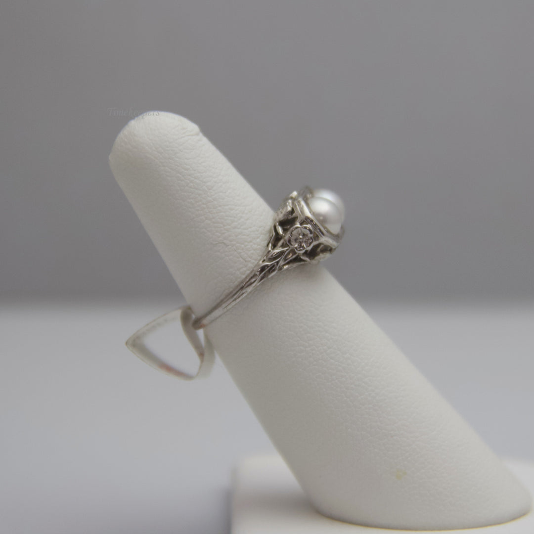 d653 Ornate 18k White Gold Pearl Ring