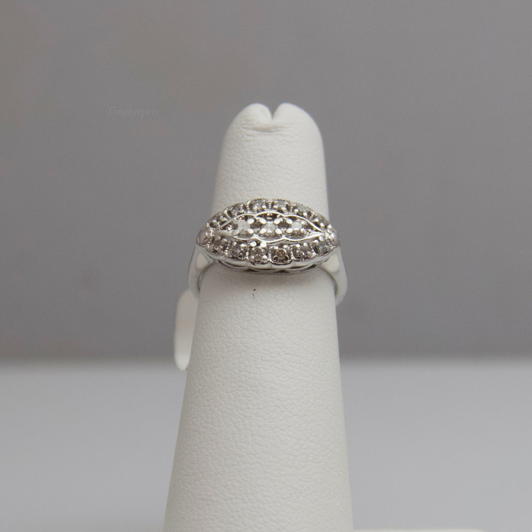 d680 Pretty 14k White Gold Diamond Ring