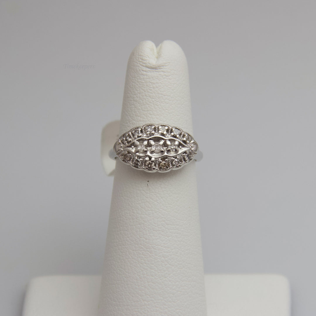 d680 Pretty 14k White Gold Diamond Ring