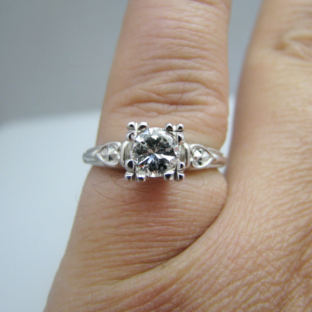 d792 Dazzling 14k White Gold Diamond Engagement Ring
