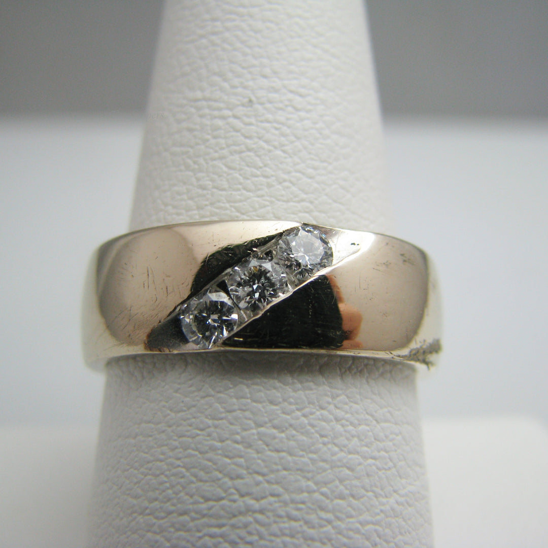 d804 14k White Gold Diamond Statement Ring