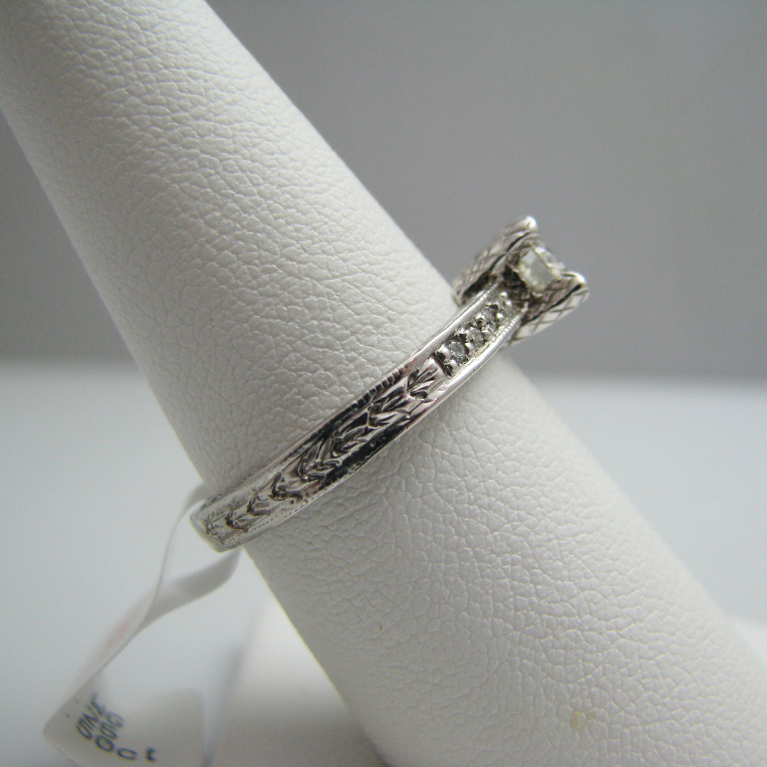d807 14k White Gold Diamond Engagement Ring
