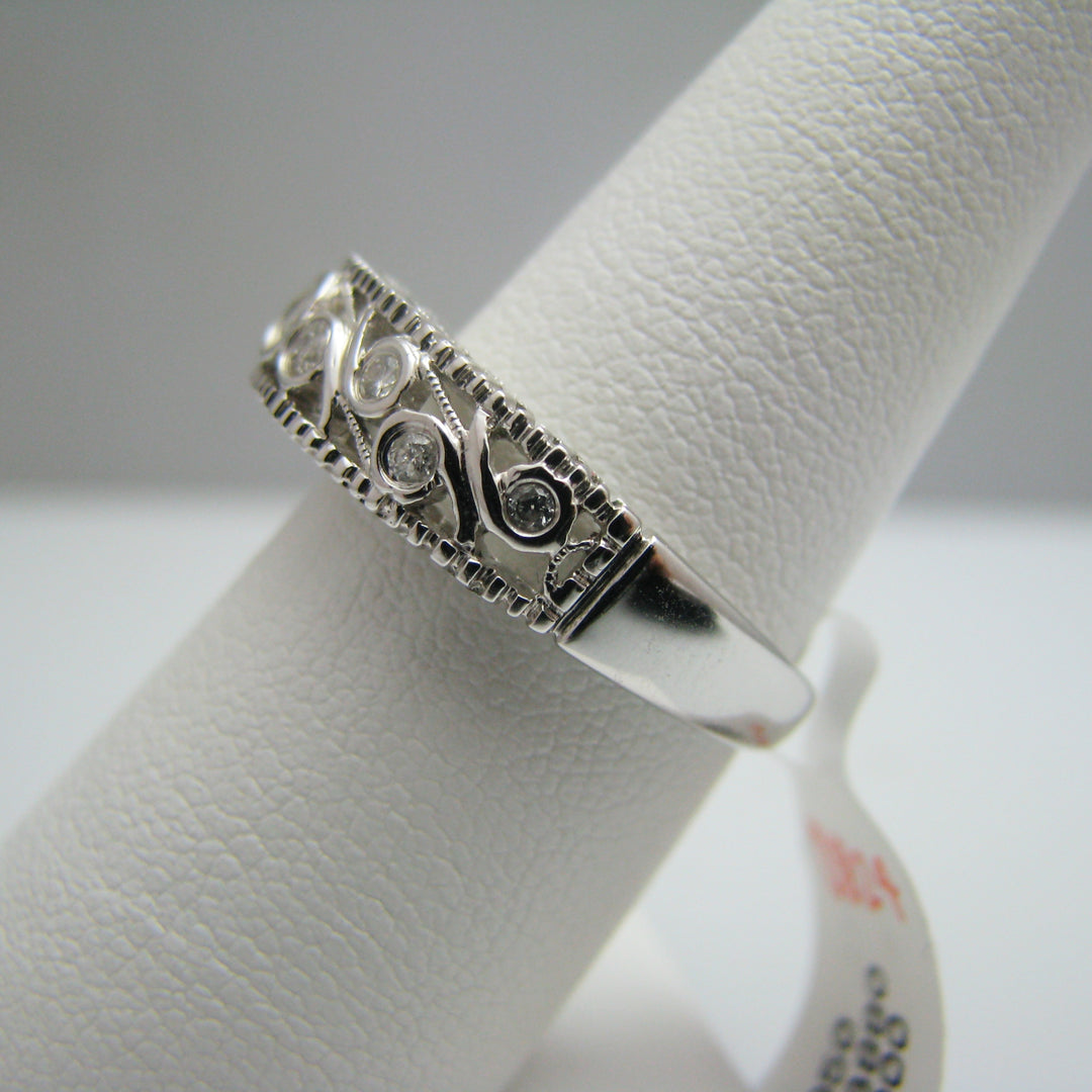 d824 Dazzling 14k White Gold Diamond Wedding Band