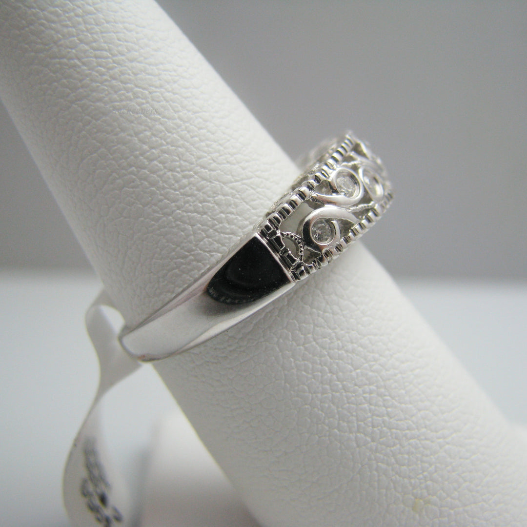 d824 Dazzling 14k White Gold Diamond Wedding Band