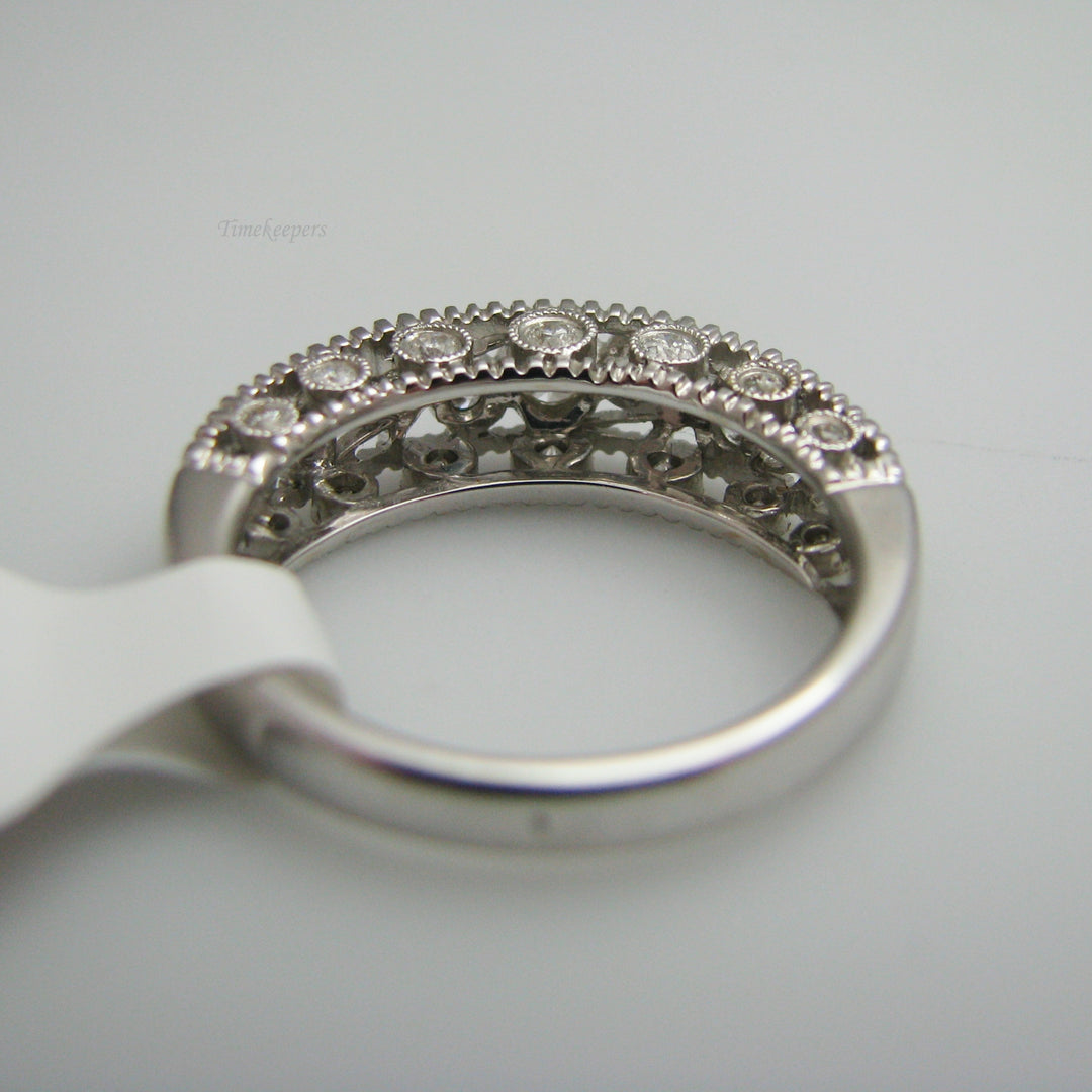 d824 Dazzling 14k White Gold Diamond Wedding Band