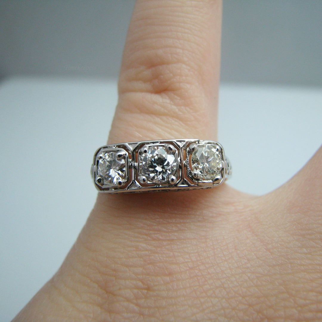 d830 18k White Gold Diamond Ring