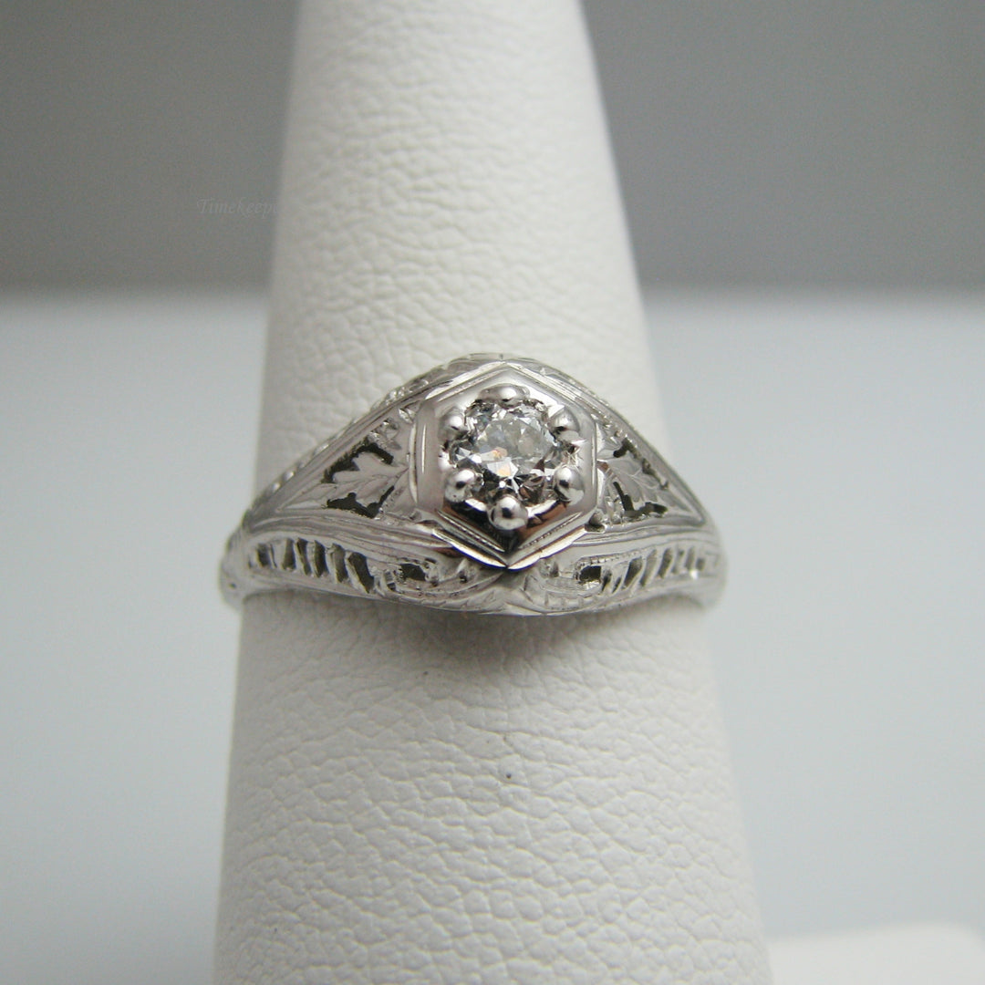 d843 Dazzling 18k White Gold Diamond Engagement Ring